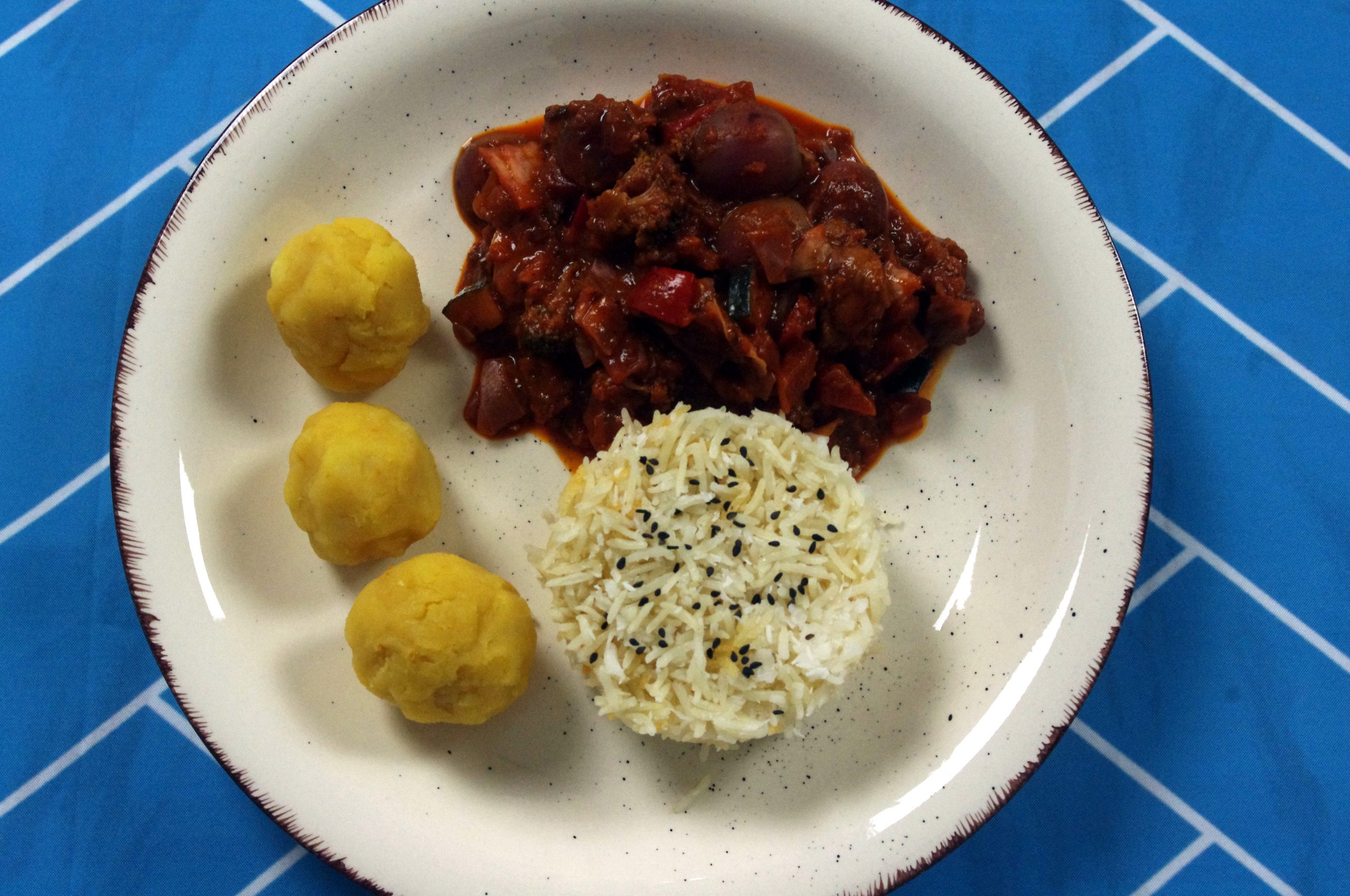 Curry rojo a lo peruano vegano